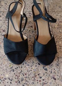 Chic Black Wedge Sandals