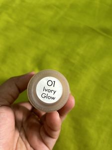 Mamaearth Glow Serum Foundation Vitamin C