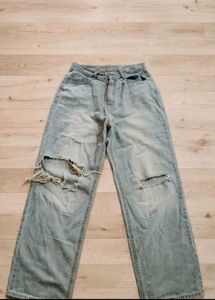 Light Wash Ripped Baggy Jeans