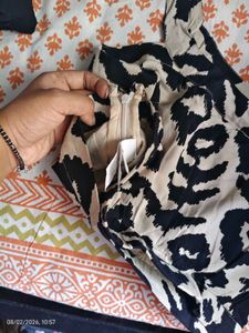 Stylish One-Shoulder Top with Bold Print