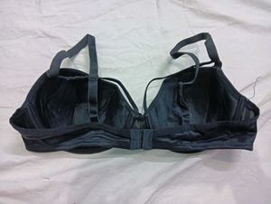 💛 Black Bra with Lip Print Detail