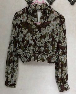 Chic Floral Print Cropped Blouse