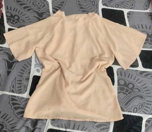 cute peach lace detailing top🤍