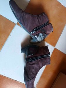Suede Ankle Boots 👢