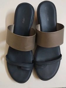 Two-Tone Slide Sandals