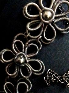 Unique Wire Flower Chain necklace