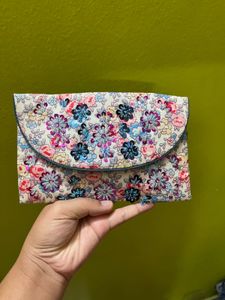 Vintage Floral Beaded Clutch wallet 💚