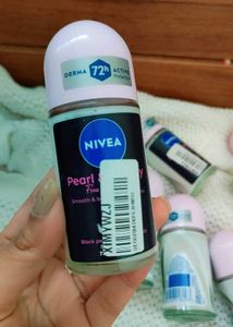 Pack of 4 - Full size Nivea Pearl &amp; Beauty Deodora