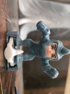 pack of 4 Collectible Toy Figures &amp; Accessories