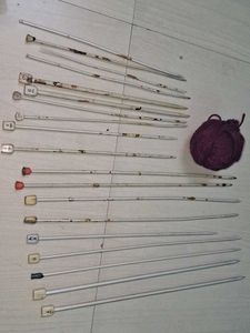 Vintage Knitting Needles and Yarn Set pick up 20