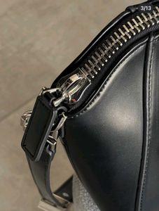 GIVENCHY**MODEL✅ANTIGONA LOCK LEADER BAG*
