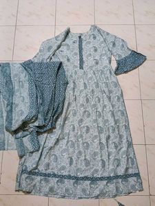 Stylish Paisley Print Kurta Set