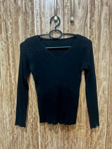 Black Ribbed V-Neck Long Sleeve Top