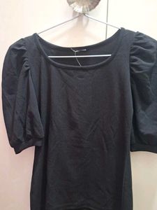 mid sleeves black top