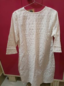 white chikankari kurti