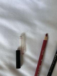 2 Lip Pencils Mars &amp; Mary jok