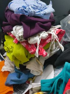 Mystery box of 6 clothes