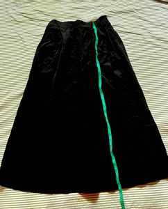 Minimal Black-Casual Skirt with Pockets