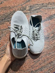 sports/casual shoes