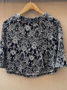 Stylish Black &amp; White Paisley Print Top