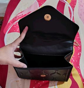 Chic Black Quilted Crossbody Bag