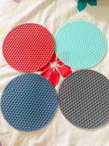 Set of 4 Round Silicone Trivets