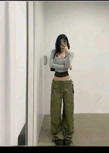 olive cargo pants🫒