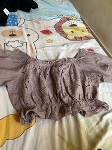 Cute Broderie Anglaise Off-Shoulder Top