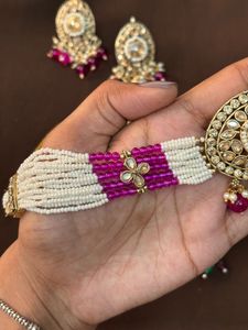 Elegant Gold Maang Tikka with Fuchsia Beads