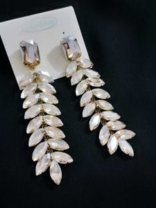 ☺️Elegant Crystal Dangle Earrings🤍