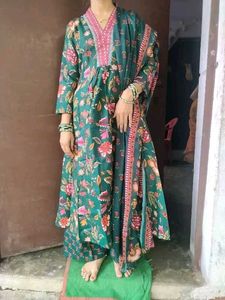 Elegant Floral Print Kurta Set size- Midium