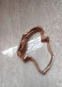 Joker &amp; Witch Rose Gold Metallic Analog Watch (Bla