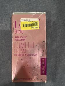 Lakme Lumi Lit Cream - Silver Shimmer