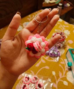 crochet cream tert Keychain🩷✨