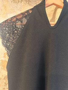 🛍️🛍️SALE!!! Black Lace Detail Top, Bust- 32/30