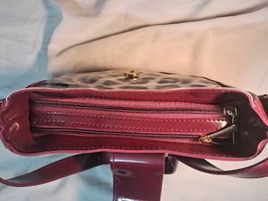 Chic Leopard Print &amp; Burgundy Shoulder Bag