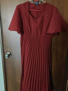 Elegant Pleated Midi Dress