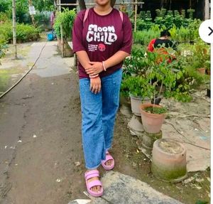 maroon top
