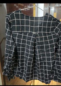 🇮🇳Freedom Sale🇮🇳ONLY Black &amp; White Grid Top