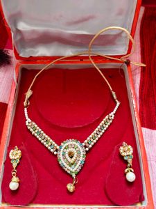 Elegant Kundan Necklace Set