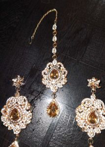 Stunning Gold Maang Tikka &amp; Earring Set