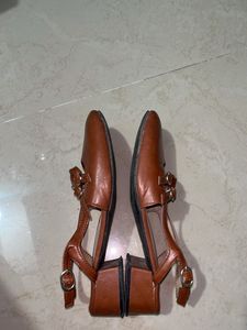 Stylish Brown Strappy Flats