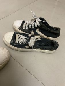 combo of 2 converse shoes