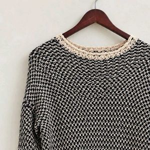 Chic Black &amp; White Knit Sweater