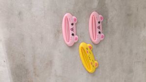 Cute Bear Toothpaste Squeezer Set