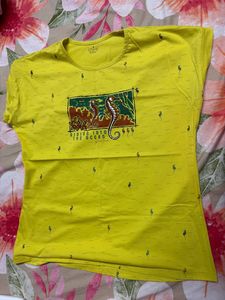 Yellow Seahorse Graphic T-Shirt