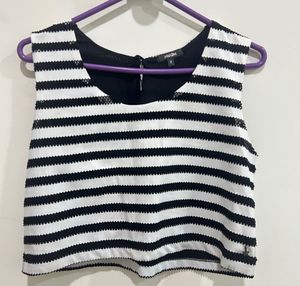 Black &amp; White Striped Mesh Crop Top – Sleeveless B