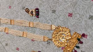 Exquisite Pearl Necklace &amp; Earring Set