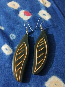 Unique Leaf Carved Dangle Earrings
