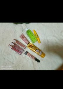 combo  of 8 makeup products